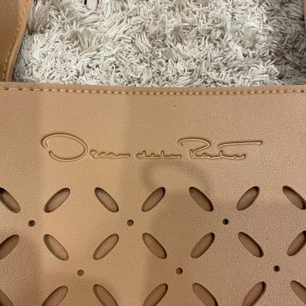 SALE!!  NEW Oscar de la Renta tote bag - Picture 2 of 6